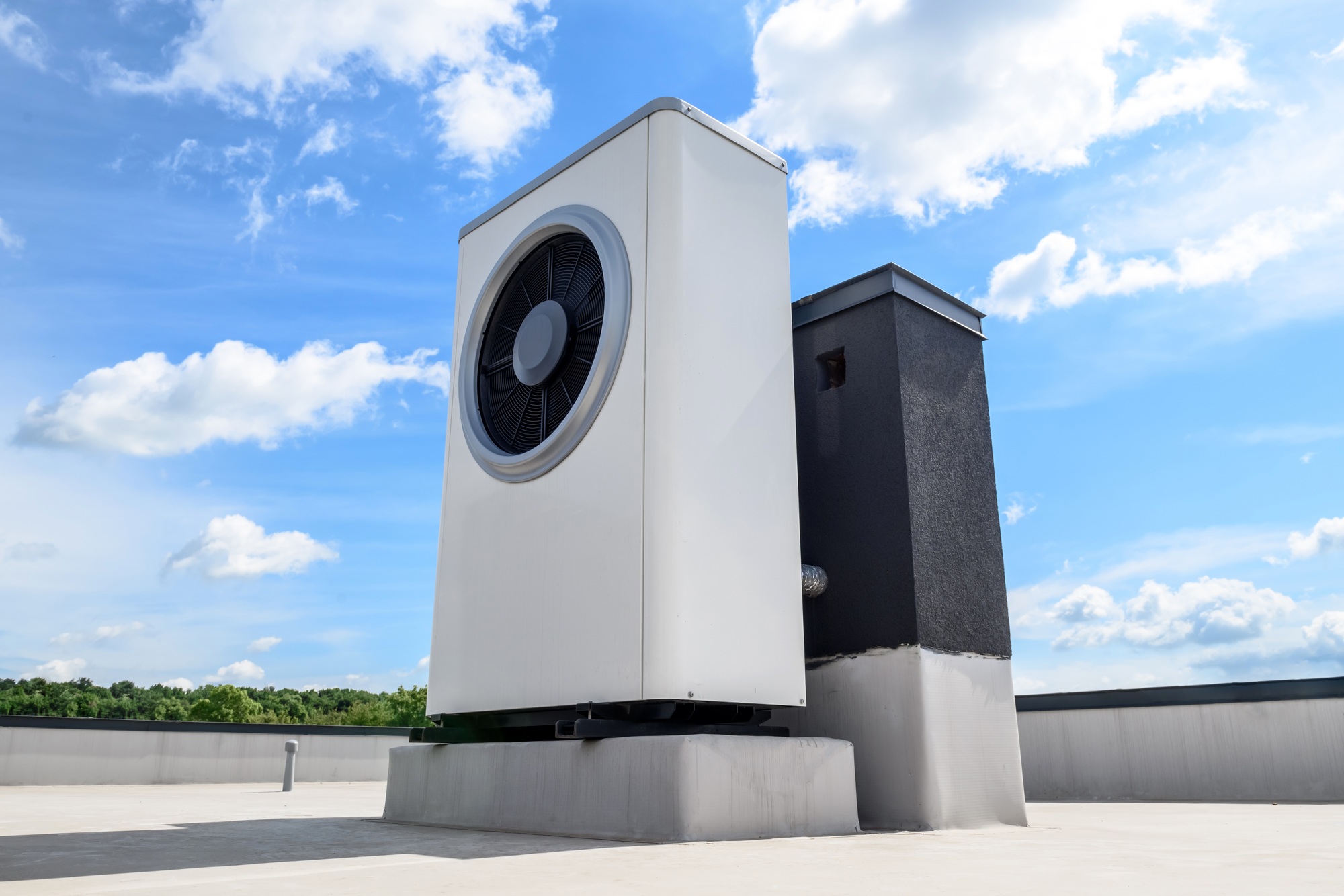 Heat pump for solar systems on the roof of the house